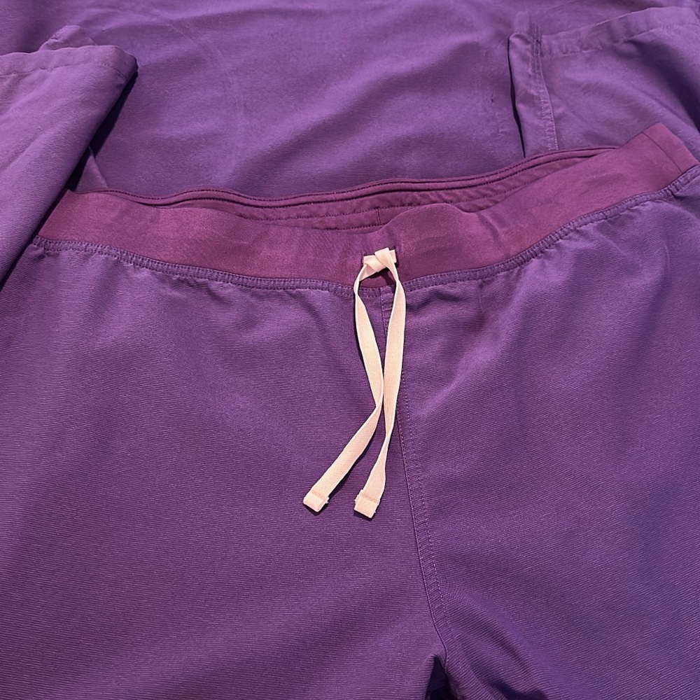Figs Technical Collection livingston Pants in Purple